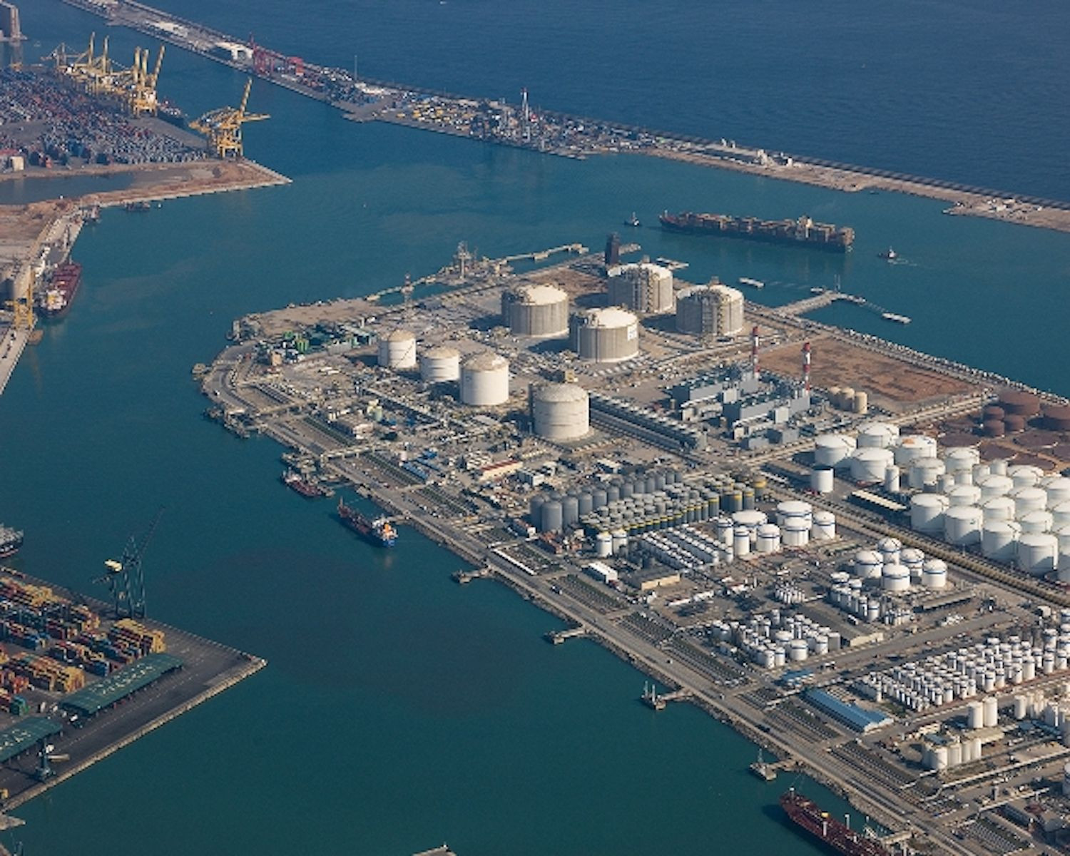 Una planta en el Port de Barcelona / ENAGÁS