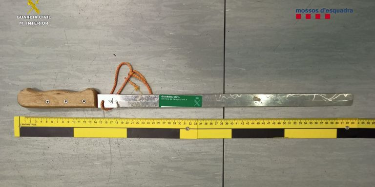 Machete encontrado en el operativo contra los narcotraficantes / MOSSOS