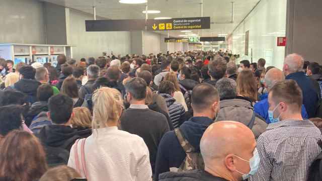 Grandes colas debido a una huelga de Ryanair en el aeropuerto de Barcelona / TWITTER