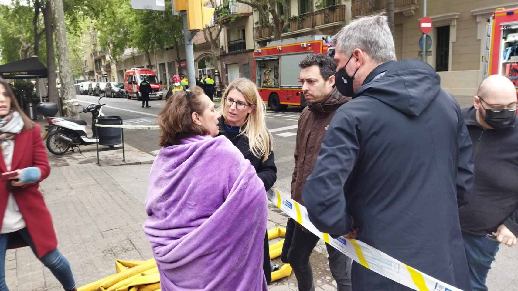 Iliana, junto a la presidenta de Junts per Catalunya, Elsa Artadi / JORDI SUBIRANA