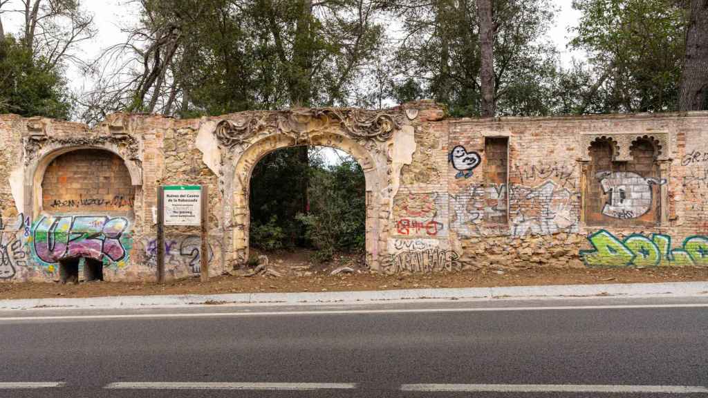 Muro exterior del antiguo Casino de la Rabassada / INMA SANTOS