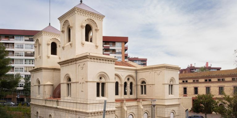 Parte trasera de la antigua iglesia del Hospital Mental de la Santa Creu / INMA SANTOS