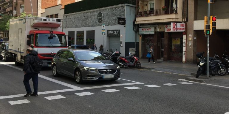 Tráfico en la Travessera de les Corts, sentido Llobregat / METRÓPOLI - RP