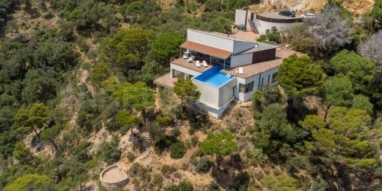 Exterior de la vivienda de Josep Maria Mainat en la Costa Brava