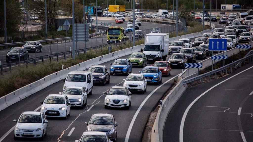 Retenciones en la A-3 en la operación retorno de Semana Santa / EUROPA PRESS