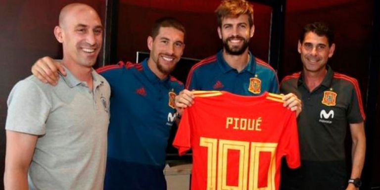 Luis Rubiales (iz) con Sergio Ramos, Gerard Piqué y Fernando Hierro en una imagen de archivo / RFEF