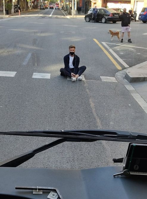 El conductor del bus también le hizo una foto / TWITTER - BUSPILOTBCN