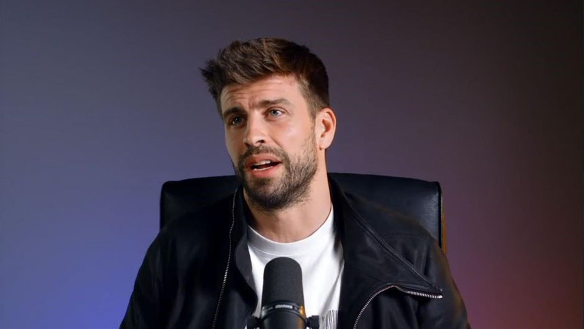 Gerard Piqué dando explicaciones esta madrugada sobre los audios de la Supercopa en Arabia Saudí / TWITCH