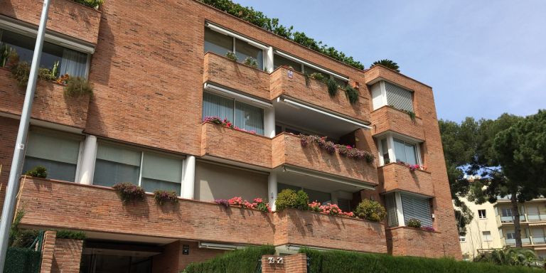 Edificio residencial en Pedralbes / METRÓPOLI - RP