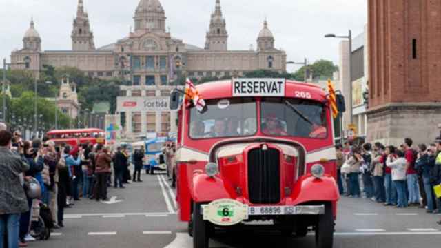 Uno de los buses históricos donde se venderán libros este Sant Jordi en Barcelona / TMB