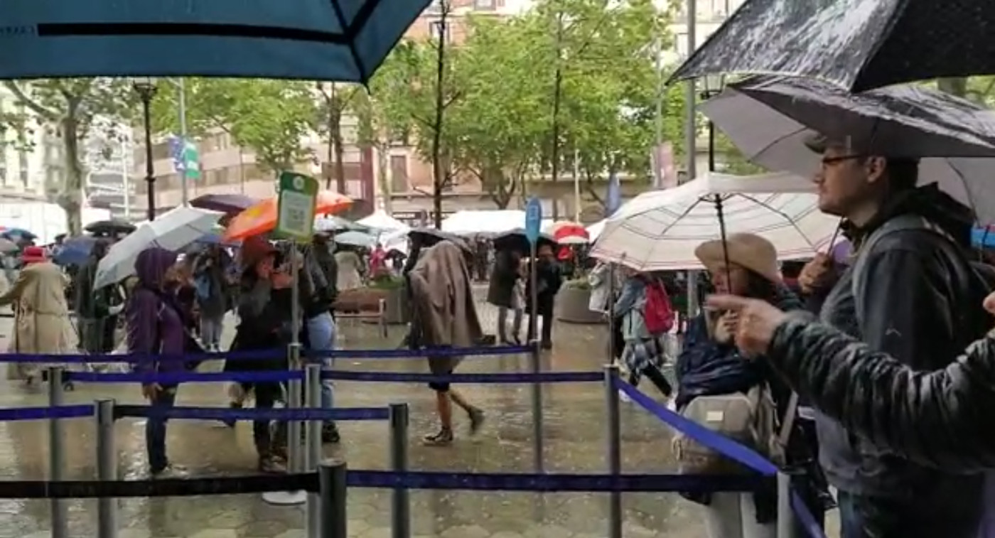 Espectacular granizada pasa por agua la diada de Sant Jordi en Barcelona / METRÓPOLI