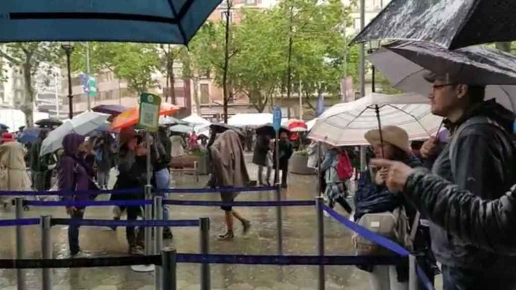 Espectacular granizada pasa por agua la diada de Sant Jordi en Barcelona / METRÓPOLI