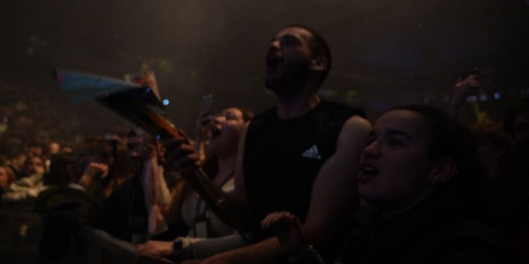 Asistentes emocionados en el concierto de C. Tangana en el Palau Sant Jordi / LUS MIGUEL AÑÓN - MA