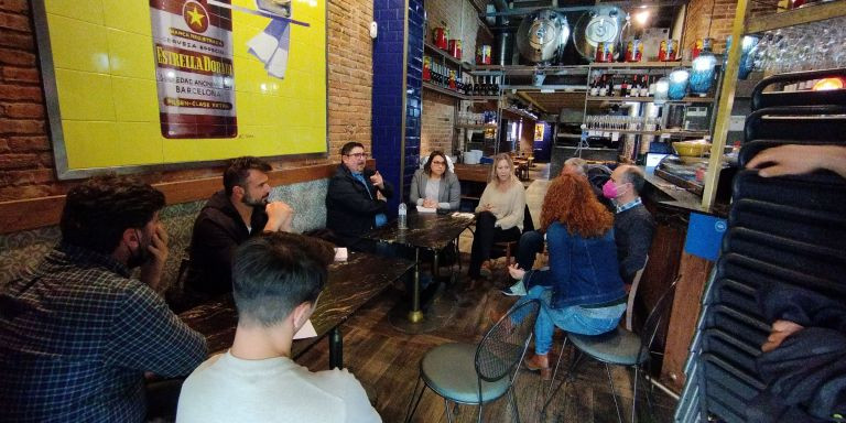 Reunión de restauradores con la presencia de Neus Munté y Ximena Gadea de JxCAT / METRÓPOLI