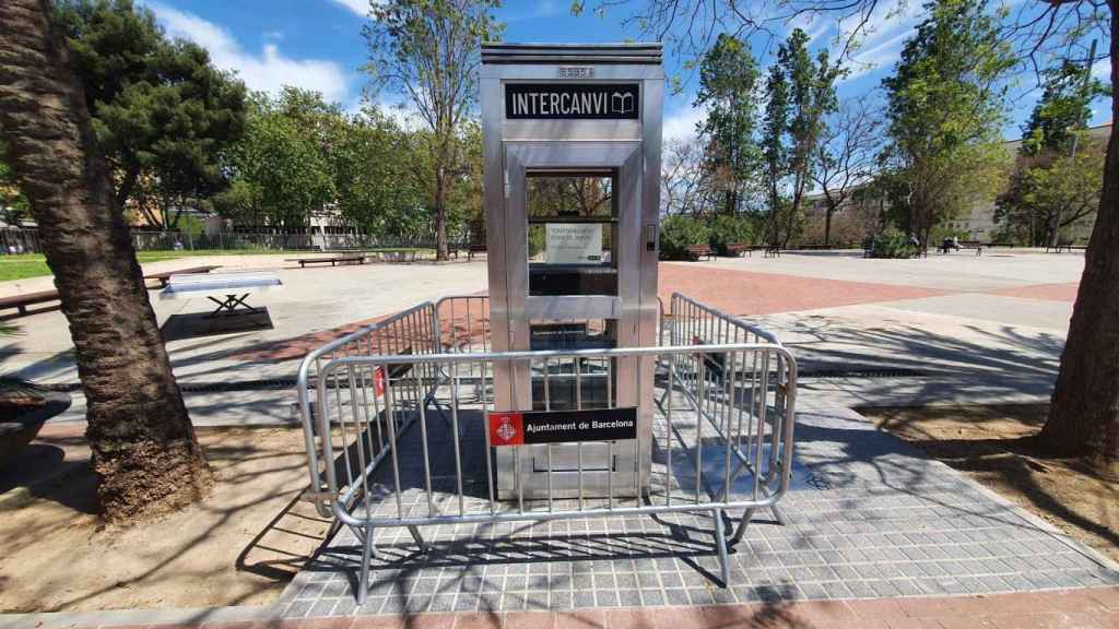 La bibliocabina de Sant Genís dels Agudells vandalizada / TWITTER - JAUME COLLBONI