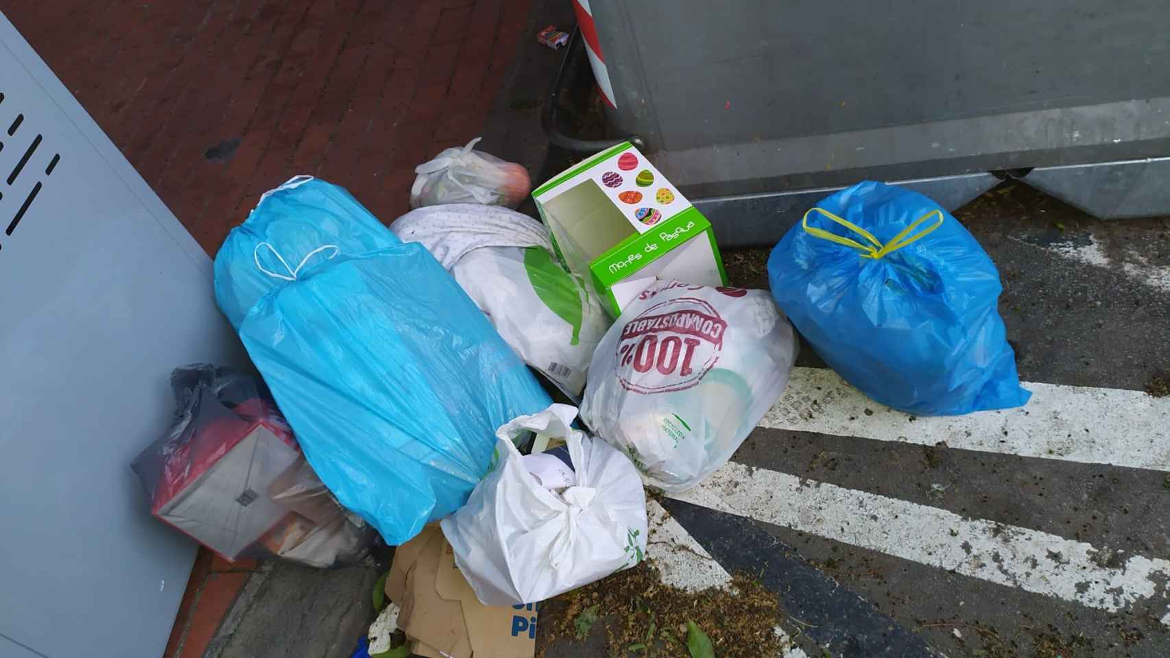 Basura en las calles de Sant Andreu / CEDIDA