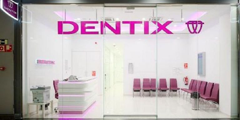 Exterior de una clínica Dentix / CEDIDA