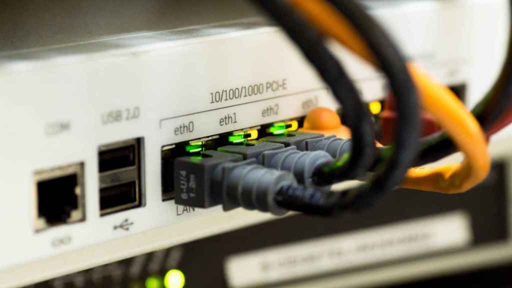 Conexiones ethernet de un router / PEXELS