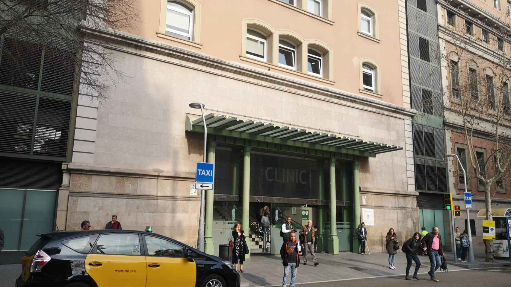 Acceso al Hospital Clínic de Barcelona, uno de los cinco centros públicos más reputados de España  / METRÓPOLI - RP