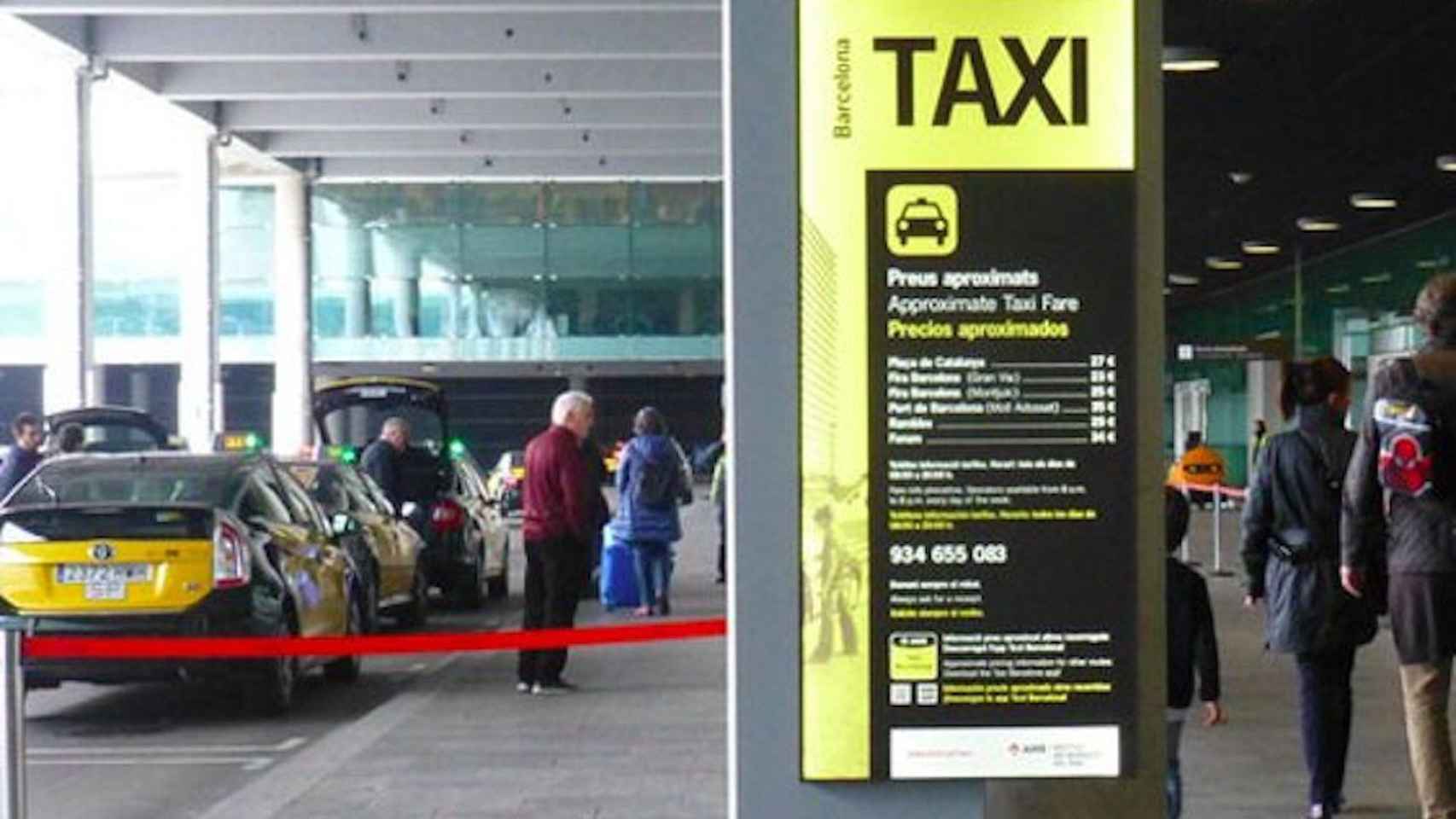 Parada de taxis en el aeropuerto de Barcelona / IMET