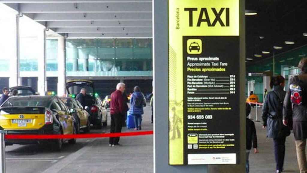Parada de taxis en el aeropuerto de Barcelona / IMET