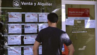 La oferta que nunca llega: las inmobiliarias de Barcelona esconden la mayoría de los anuncios de alquiler