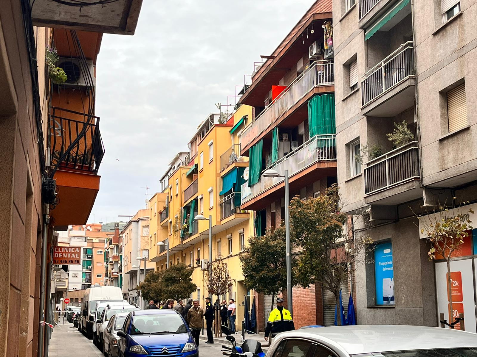 El edificio de la calle Sant Joaquim de Santa Coloma de Gramenet donde se ha producido el incendio / METRÓPOLI