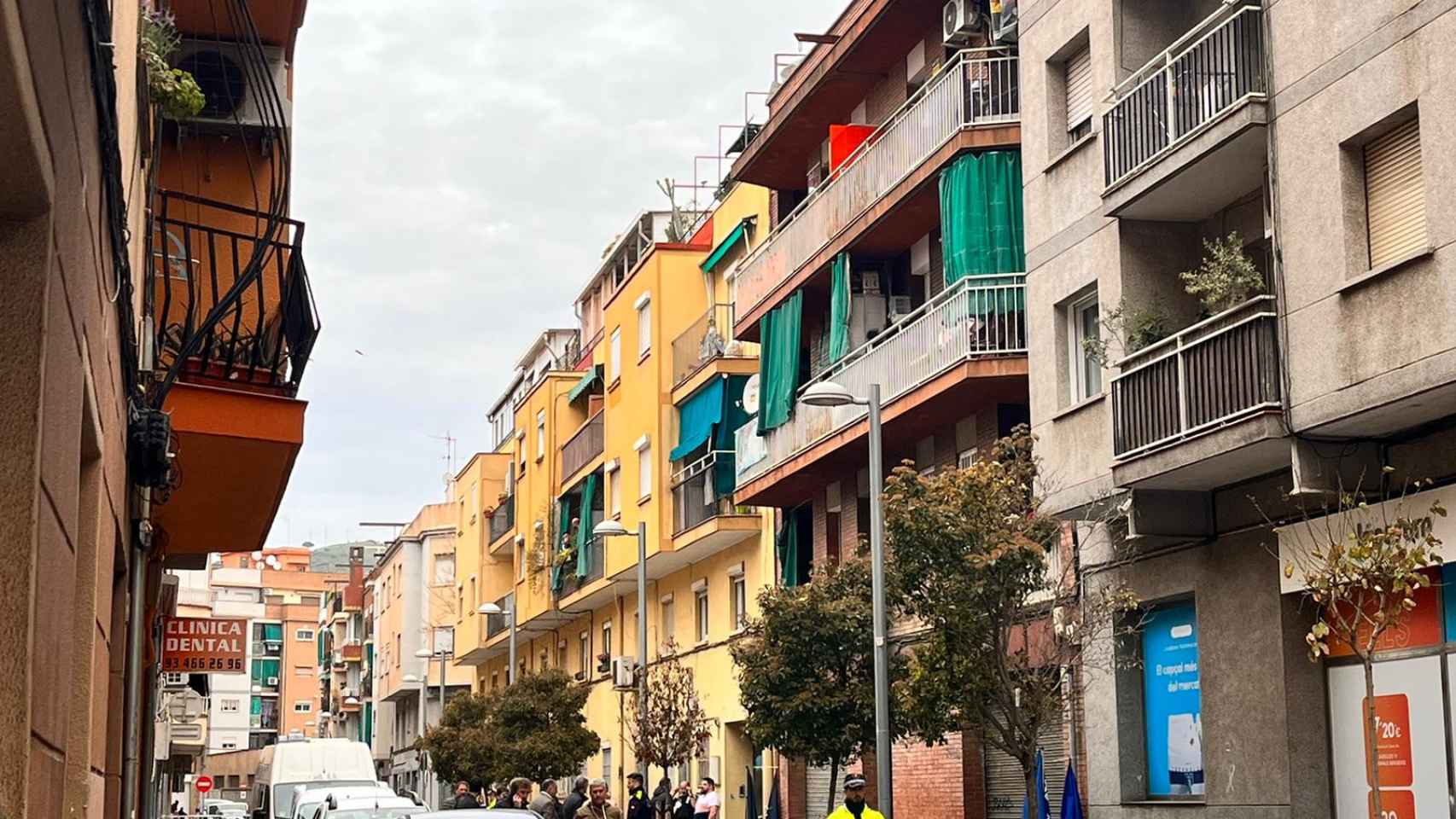 El edificio de la calle Sant Joaquim de Santa Coloma de Gramenet donde se ha producido el incendio / METRÓPOLI