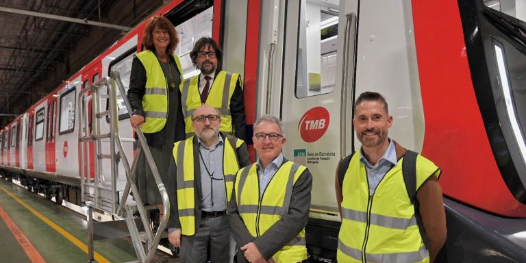 Laia Bonet, Gerardo Lertxundi, Ricard Font, Pere Torres y Òscar Playà, durante la presentación del primer tren de la nueva serie 7000 del metro / TMB