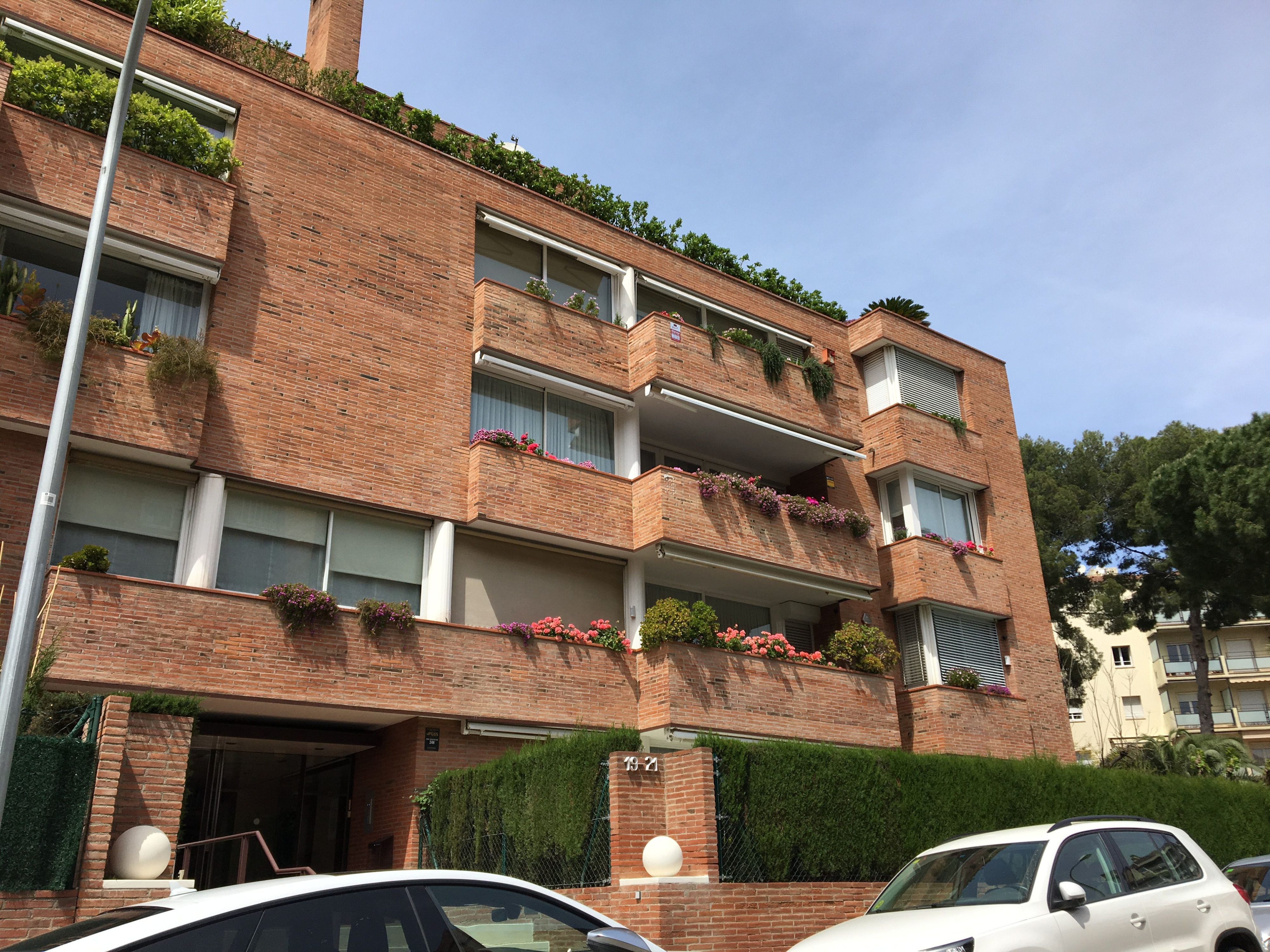 Edificio de viviendas en Pedralbes / RP