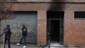 El edificio incendiado en Santa Coloma de Gramenet / EFE