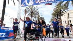 Cristina, Ariadna y Abril a su llegada a la meta en la cursa solidaria / CEDIDA