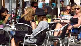 Turistas en una terraza del centro de Barcelona / AYUNTAMIENTO DE BARCELONA