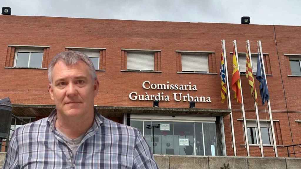 Fotomontaje del intendente Valentín Anadón y la Comisaría de la Guardia Urbana de Badalona / METRÓPOLI