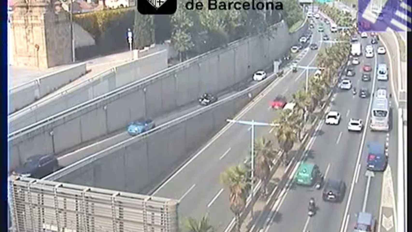 La ronda de Dalt de Barcelona durante las grandes retenciones de esta tarde / TRÀNSIT