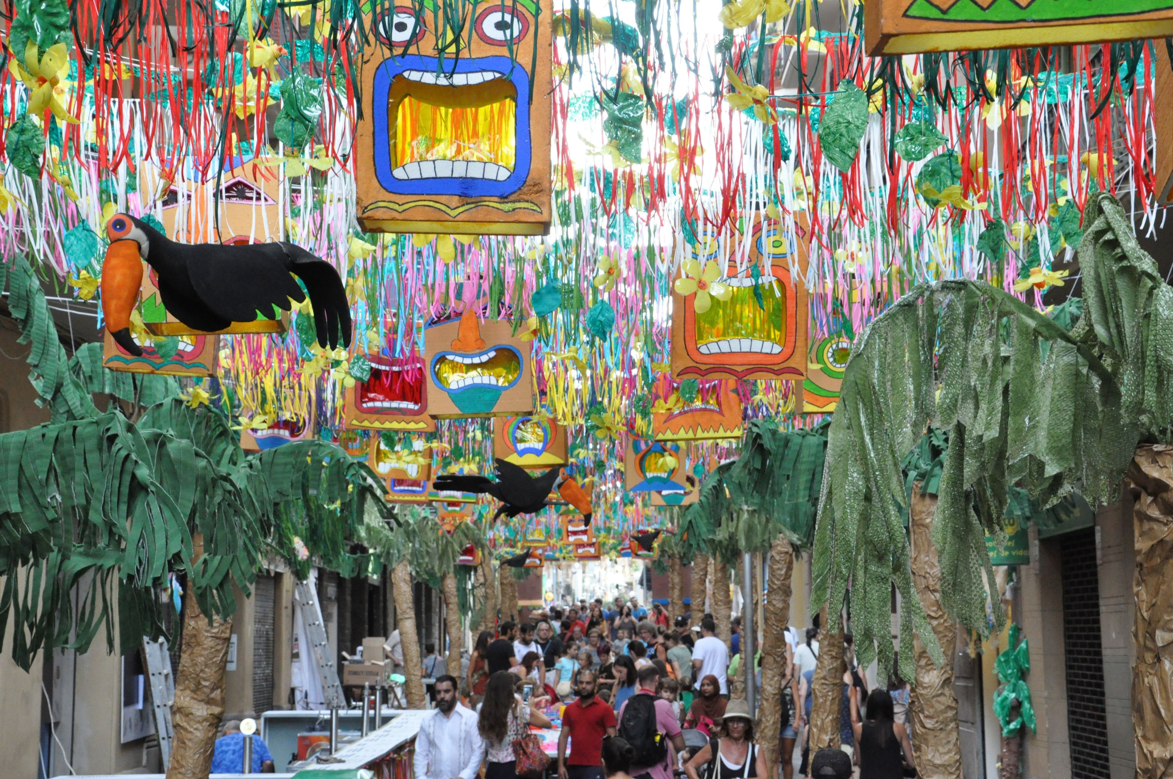 Decoración de las Fiestas de Gràcia en una edición anterior / MIKI