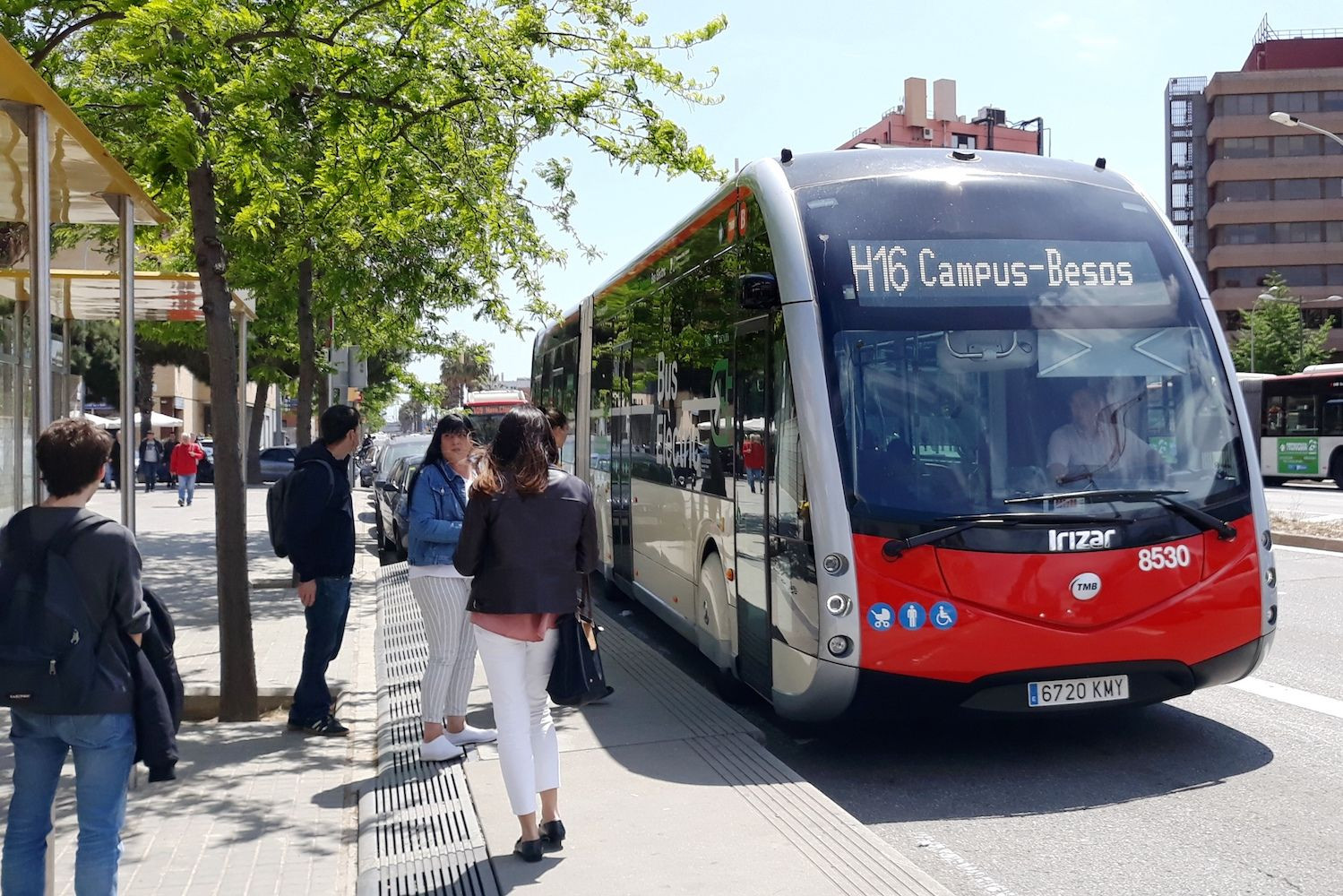 Un bus de la línea H16 de TMB / TMB