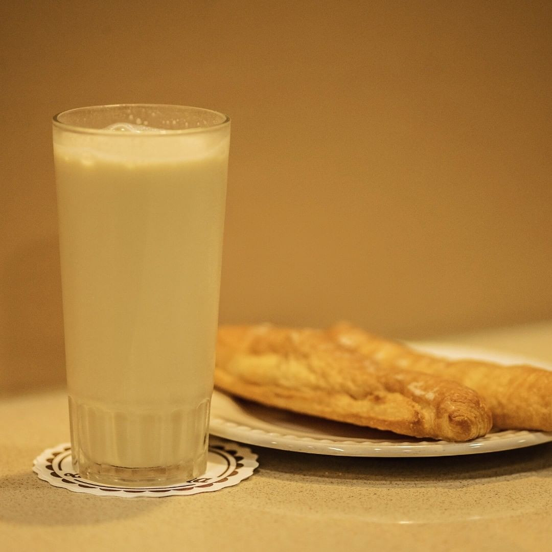 Horchata artesanal con 'fartons' de La Valenciana / INSTAGRAM