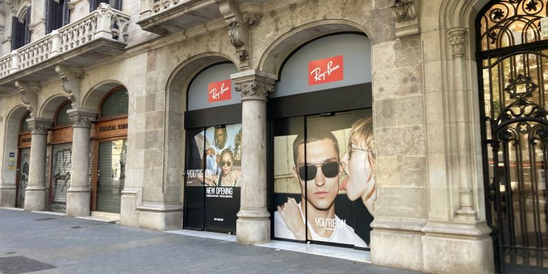 Establecimiento de Ray-Ban en Paseo de Gràcia / METRÓPOLI