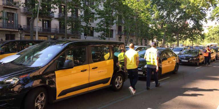 Protesta de taxistas en Barcelona / METRÓPOLI - RP