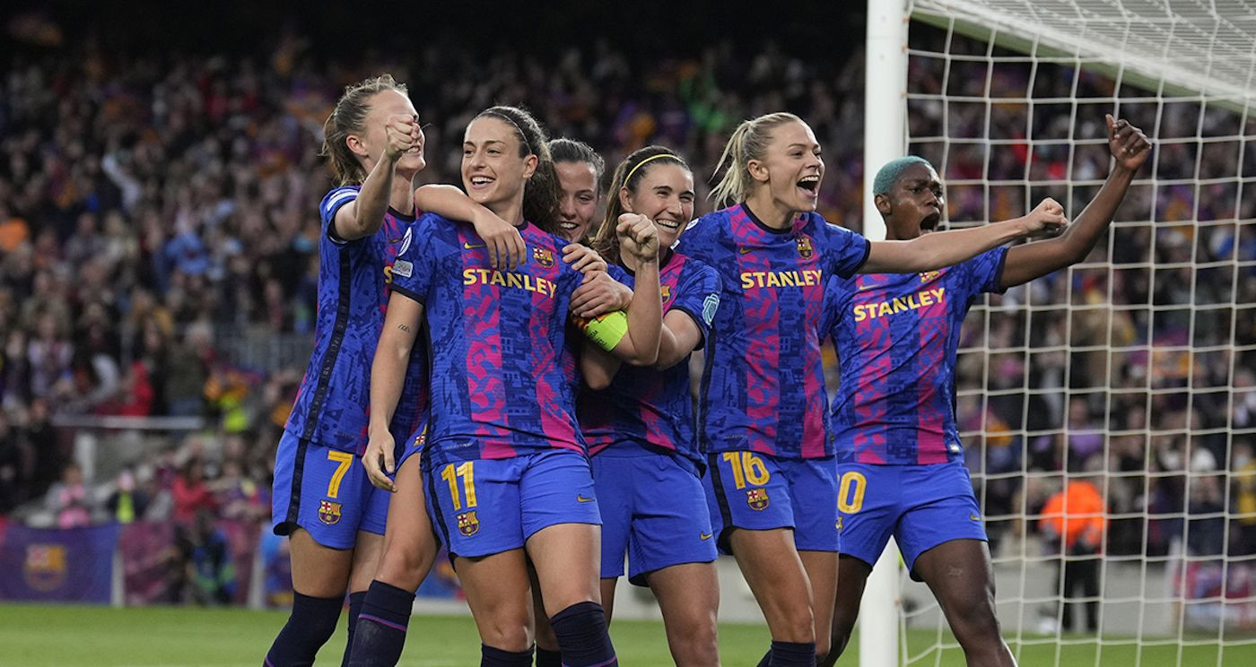 Integrantes del equipo femenino del Barça celebrando un gol antes de la final de la Champions / EFE