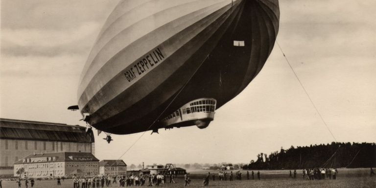 El dirigible alemán Graf Zeppelin en 1929 en Barcelona