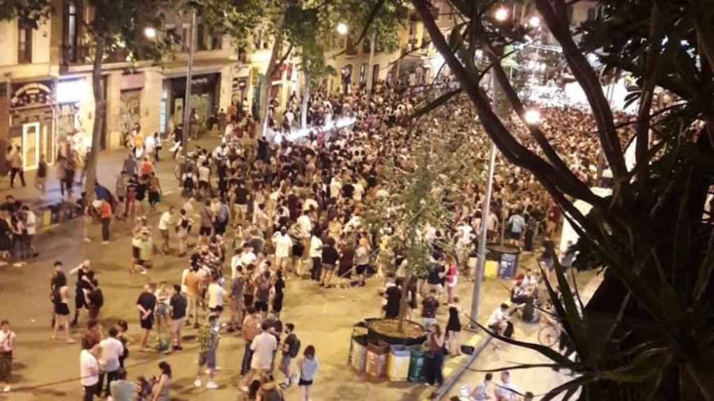 Centenares de asistentes a una fiesta de la ronda de Sant Antoni, con un ruido infernal / CEDIDA