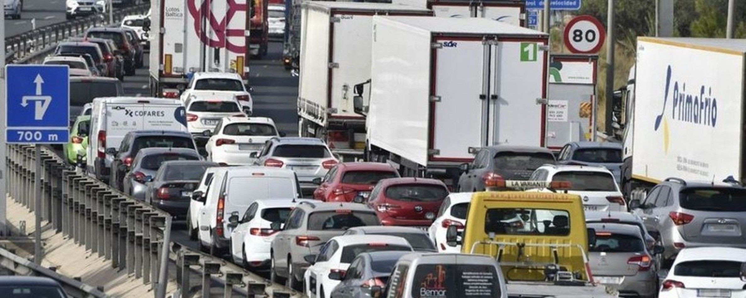 Retenciones en una autopista / EUROPA PRESS