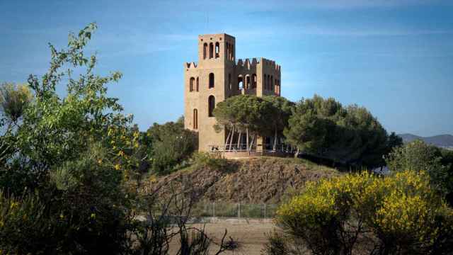 El castillo de Torre Baró, en la carretera alta de Les Roquetes / INMA SANTOS
