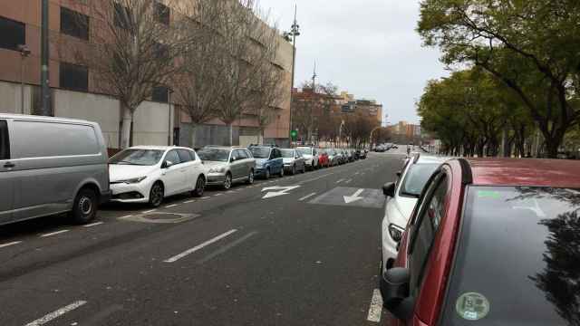 Vehículos estacionados en Porta / METRÓPOLI - RP