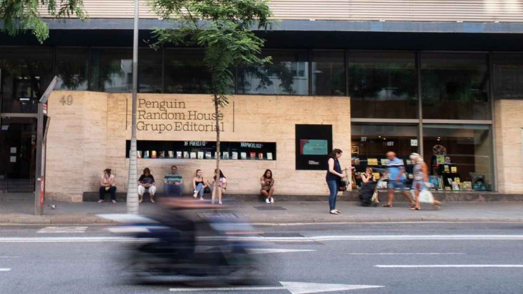 Fachada de la sede de Penguin Random House en Barcelona