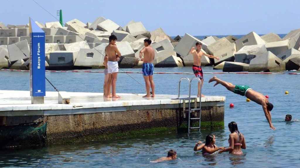 Zona de baños del Fòrum / EUROPA PRESS