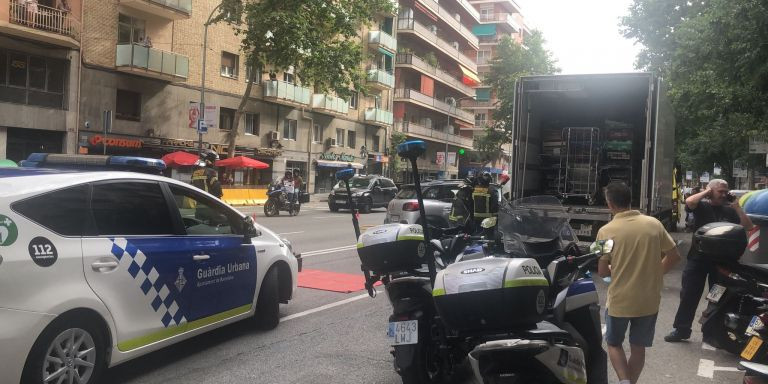 La Guardia Urbana en el lugar del accidente de este viernes / CEDIDA