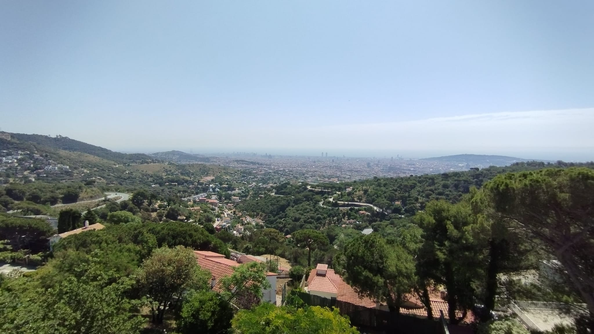 Panorámica de Barcelona desde Vallvidrera / METRÓPOLI